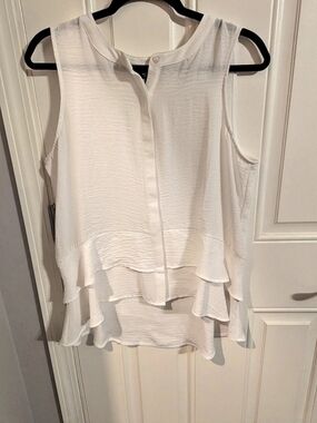 Simply Vera Wang Ruffle Sleeveless Blouse in White,  Size M - Romantic